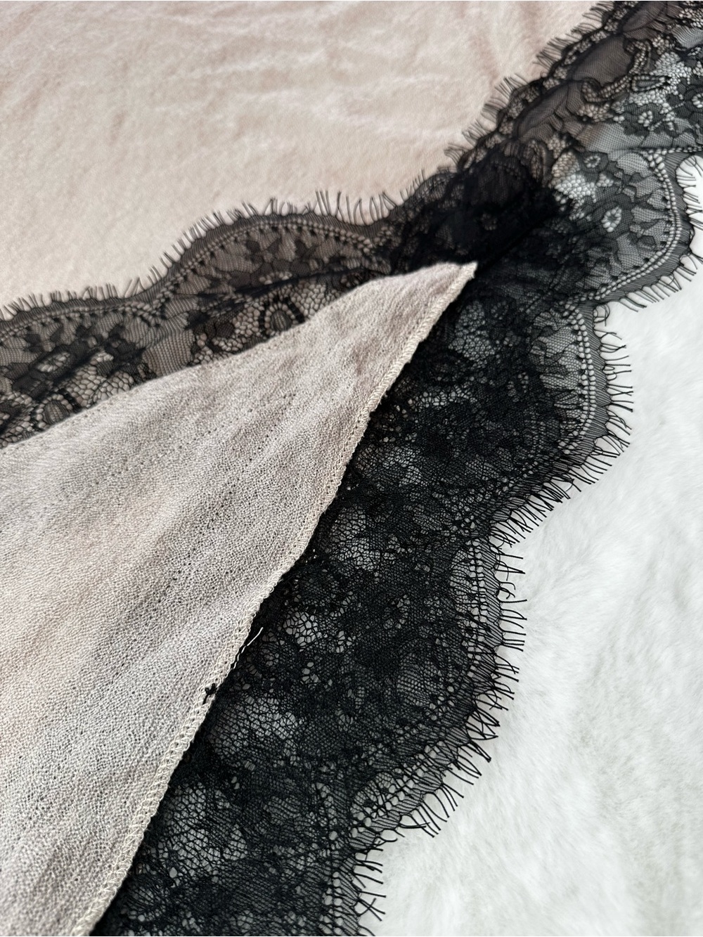 La Fiorentina Taupe Wrap with Black Floral Lace Edging triangle - Picture 11 of 12